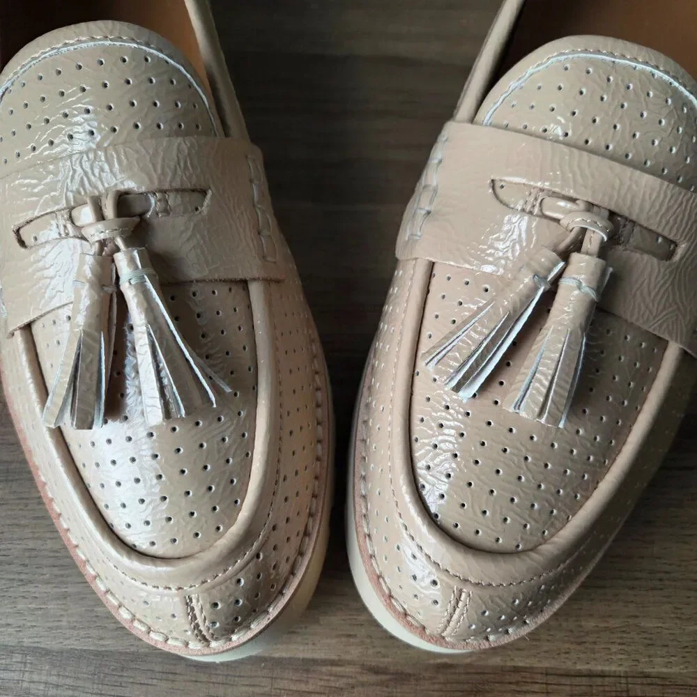 NEW W/O BOX DONALD PLINER TAN LEATHER PERFORATED HARLEM TASSEL LOAFERS 9 WMNS